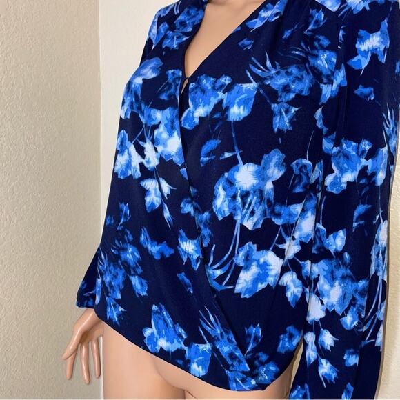 Vince Camuto Top Long Sleeve By Vince Camuto Size XS two tone blue wrap blouse - Picture 8 of 8